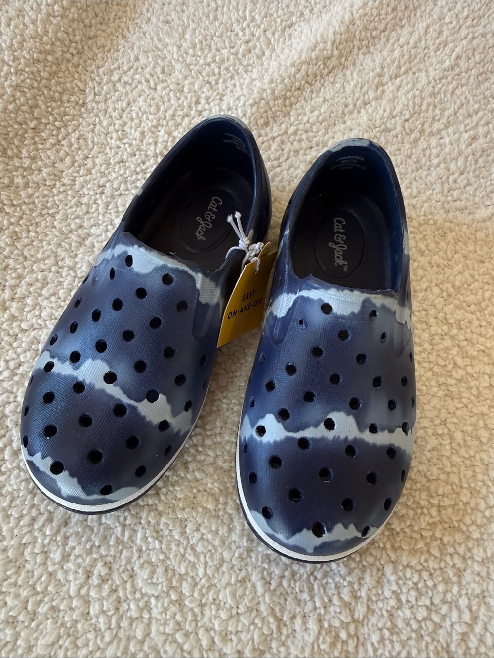 Cat & Jack toddler 8 Kids Navy and White Tie-Dye Slip-On Water Shoes natives